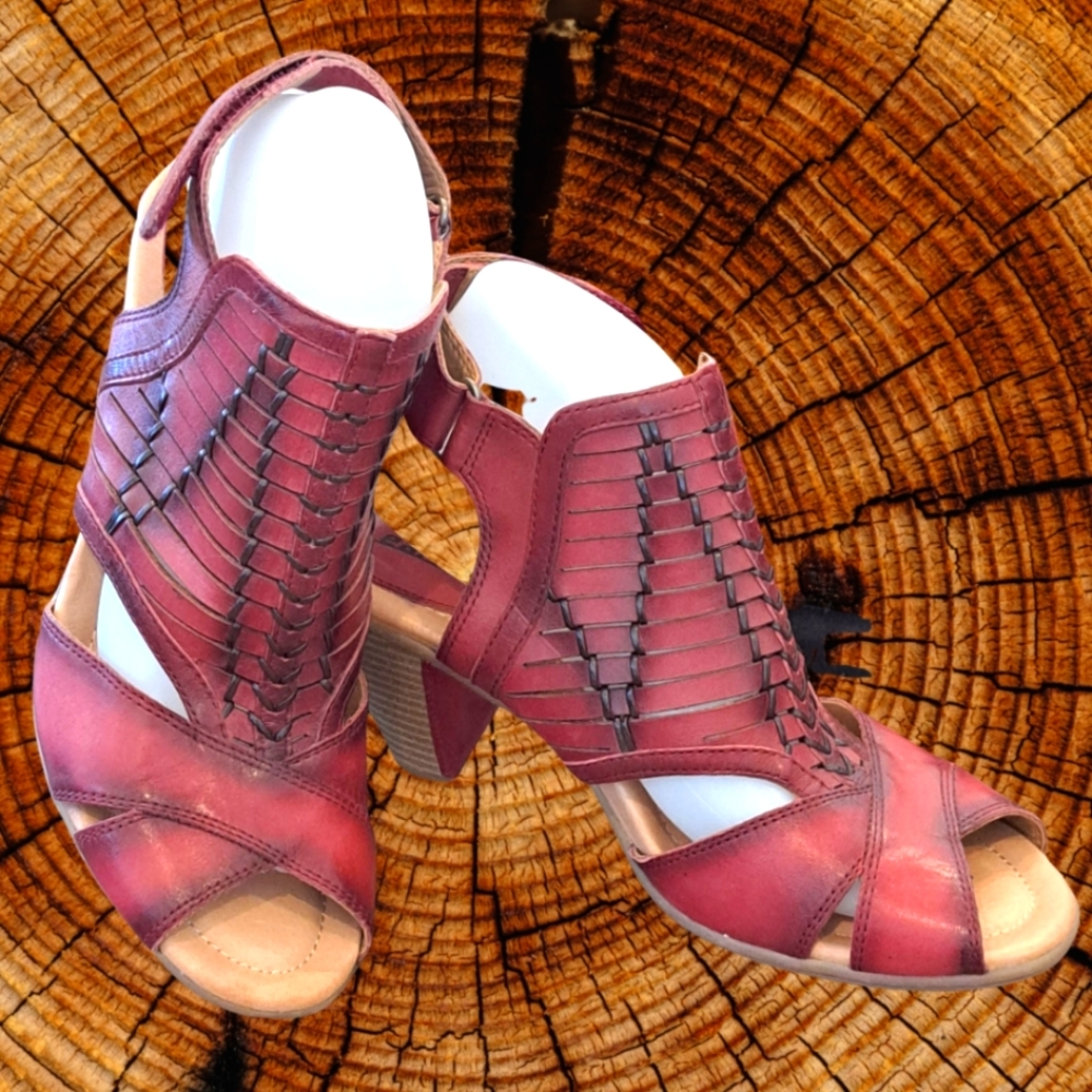 Size 40 ( Size 10) Lyrica Earth Heeled Sandals - Like New